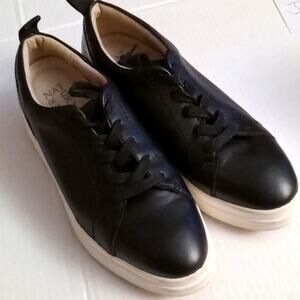Naturalizer Women's Size 8.5 black sneakers. Athleisure, Activewear.